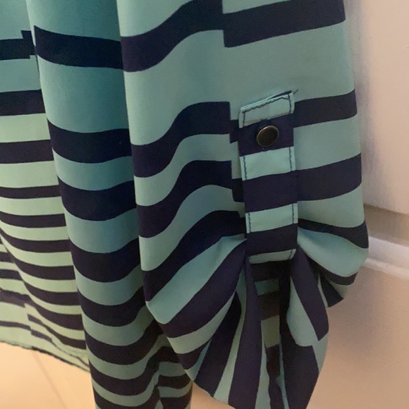 NY&C Blouse - Picture 4 of 5